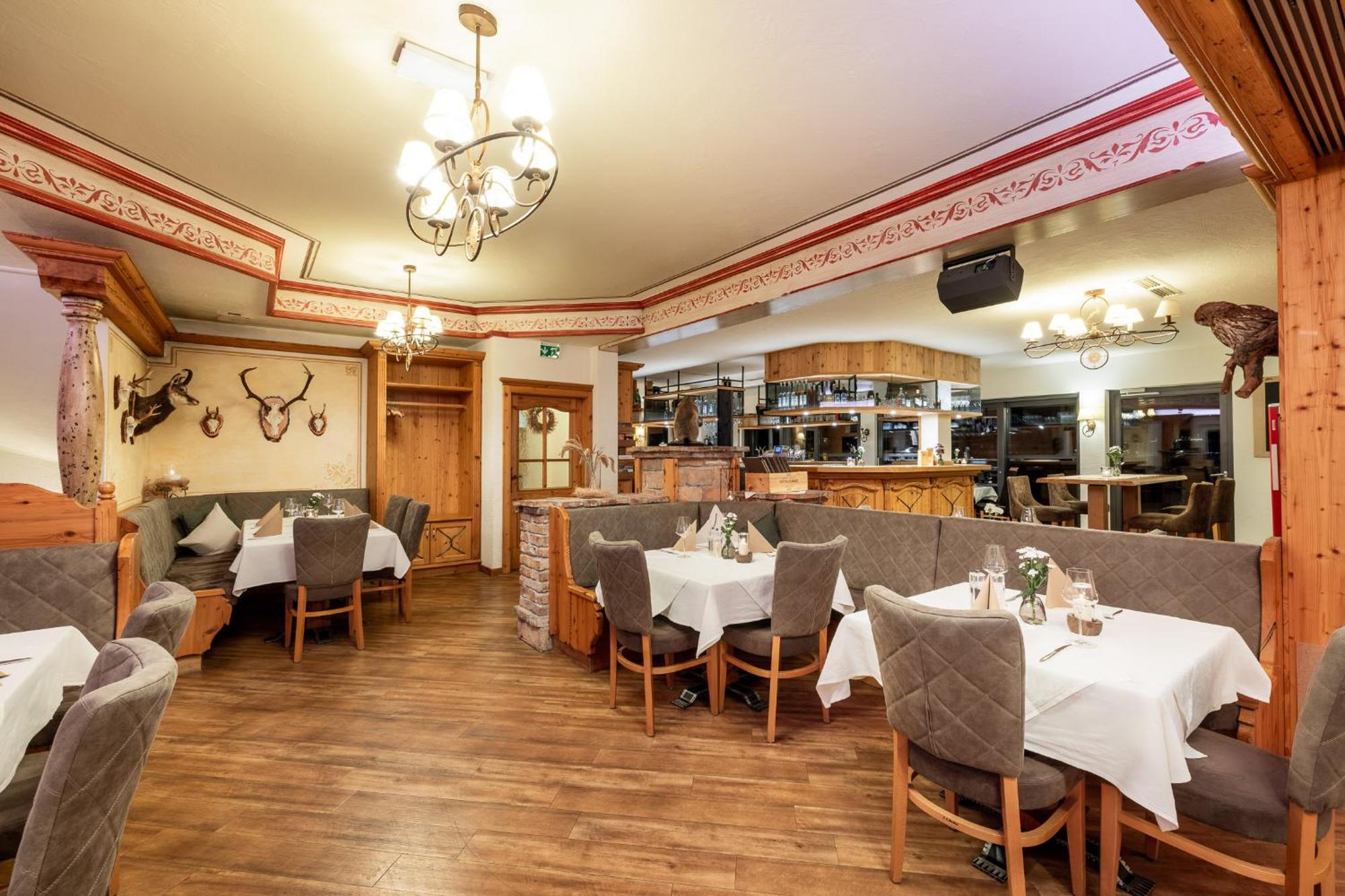 Hotel Hubertus 상트조한임퐁가우 외부 사진